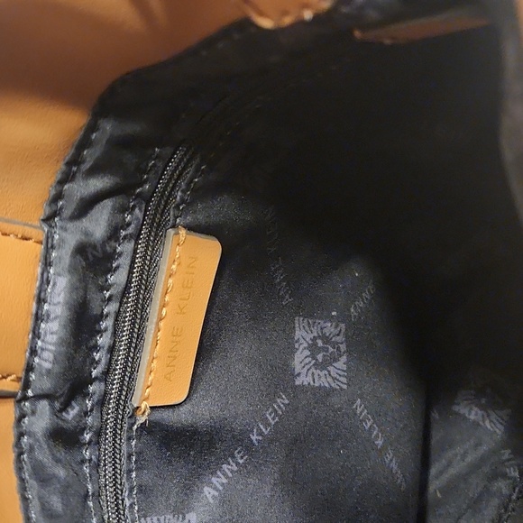 Anne Klein crossbody bag with chain wallet - Picture 9 of 12